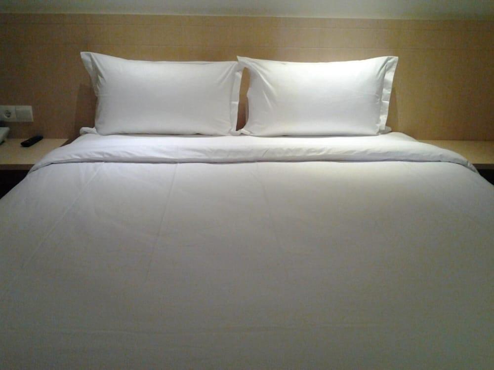 Zodiak Asia Afrika By Kagum Hotels Bandung Kültér fotó