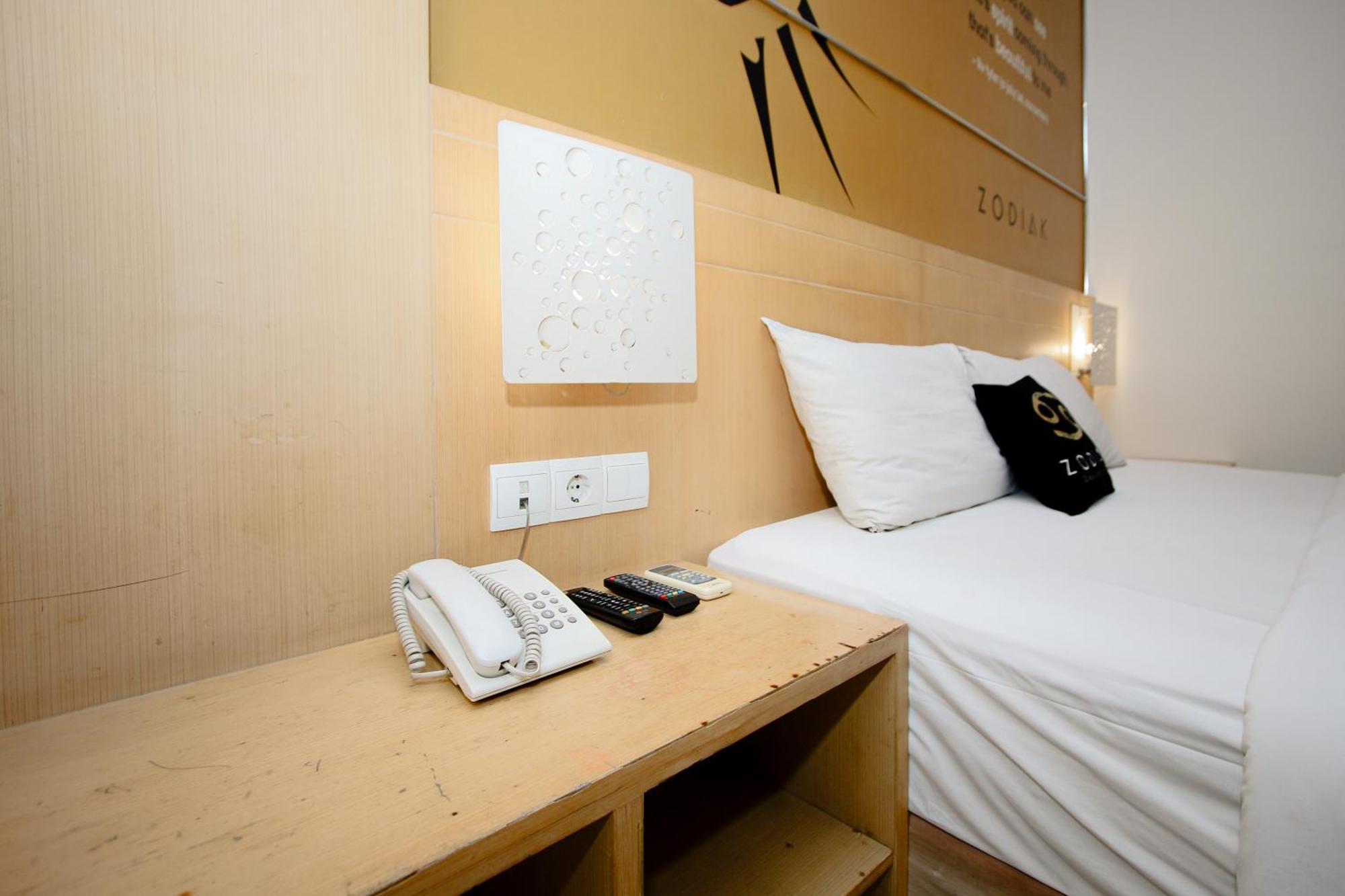 Zodiak Asia Afrika By Kagum Hotels Bandung Kültér fotó